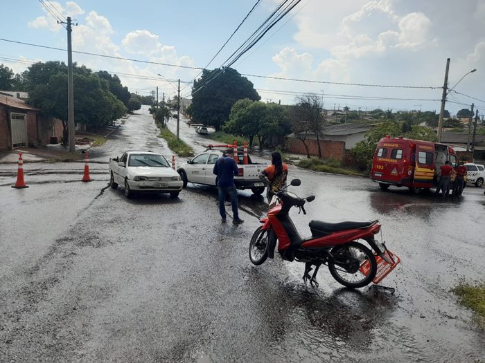 Motociclista Fica Ferida Ap S Colis O Carro Em Fernand Polis