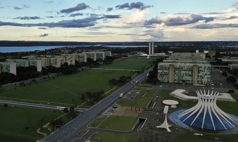 brasilia_60_anos_esplanada_dos_ministerios_0420202390_2