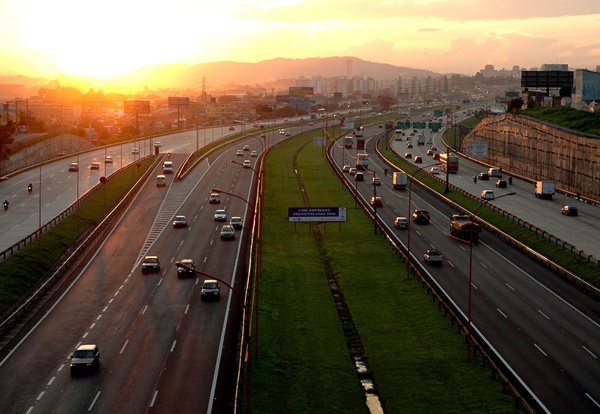 Rodovia-por-do-Sol