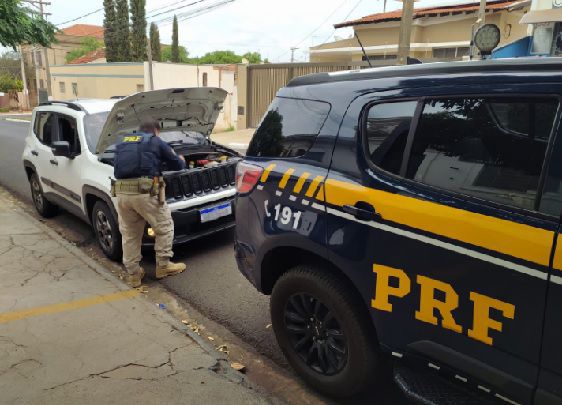 homem-e-flagrado-com-carro-adulterado-e-respondera-pelo-crime-de-receptacao-271024_063516