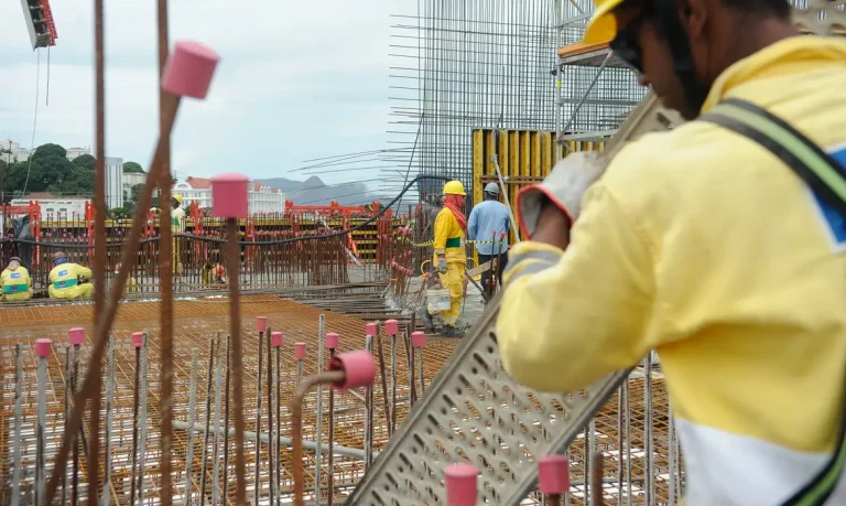 construcao_civil_obras_canteiro_de_obras_construcao_trabalhadores190220142534_0