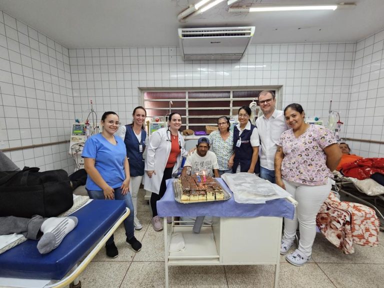 Paciente da Santa Casa de Fernandópolis completa 31 anos em tratamento de hemodiálise